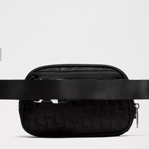 Lululemon Everywhere Belt Bag 1L in Black L Monogram Jacquard - Picture 7 of 8